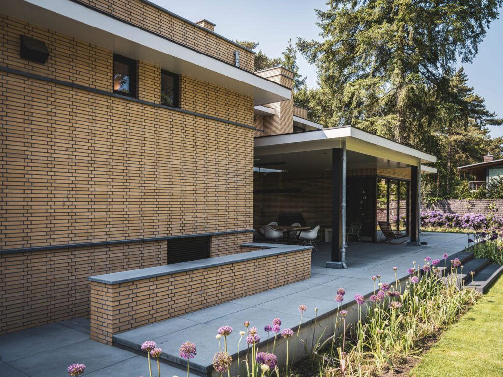 Prefab kelder onder villa met souterrain